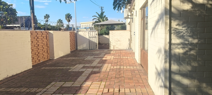 6 Bedroom Property for Sale in Cravenby Western Cape